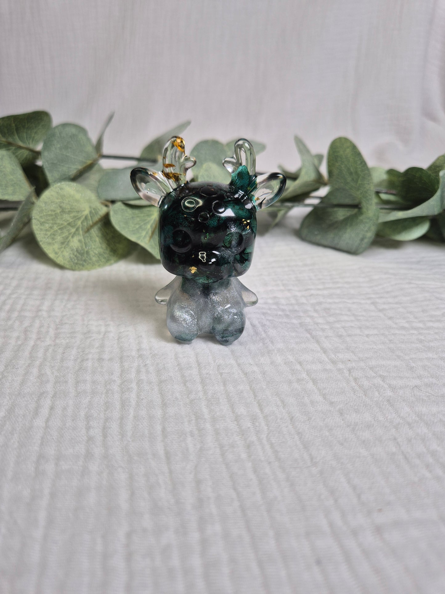Figur "Rentier" mit getrockneten Blumen