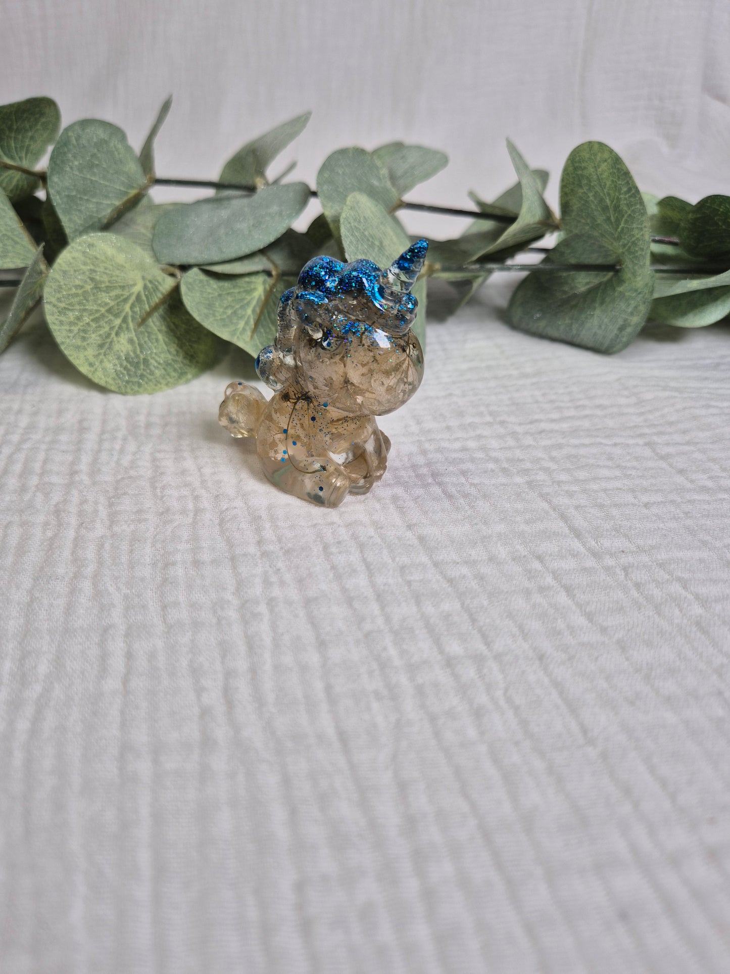 Figur "Einhorn" mit getrockneten Blumen