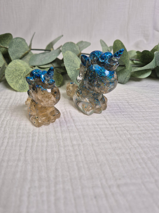 Figur "Einhorn" mit getrockneten Blumen