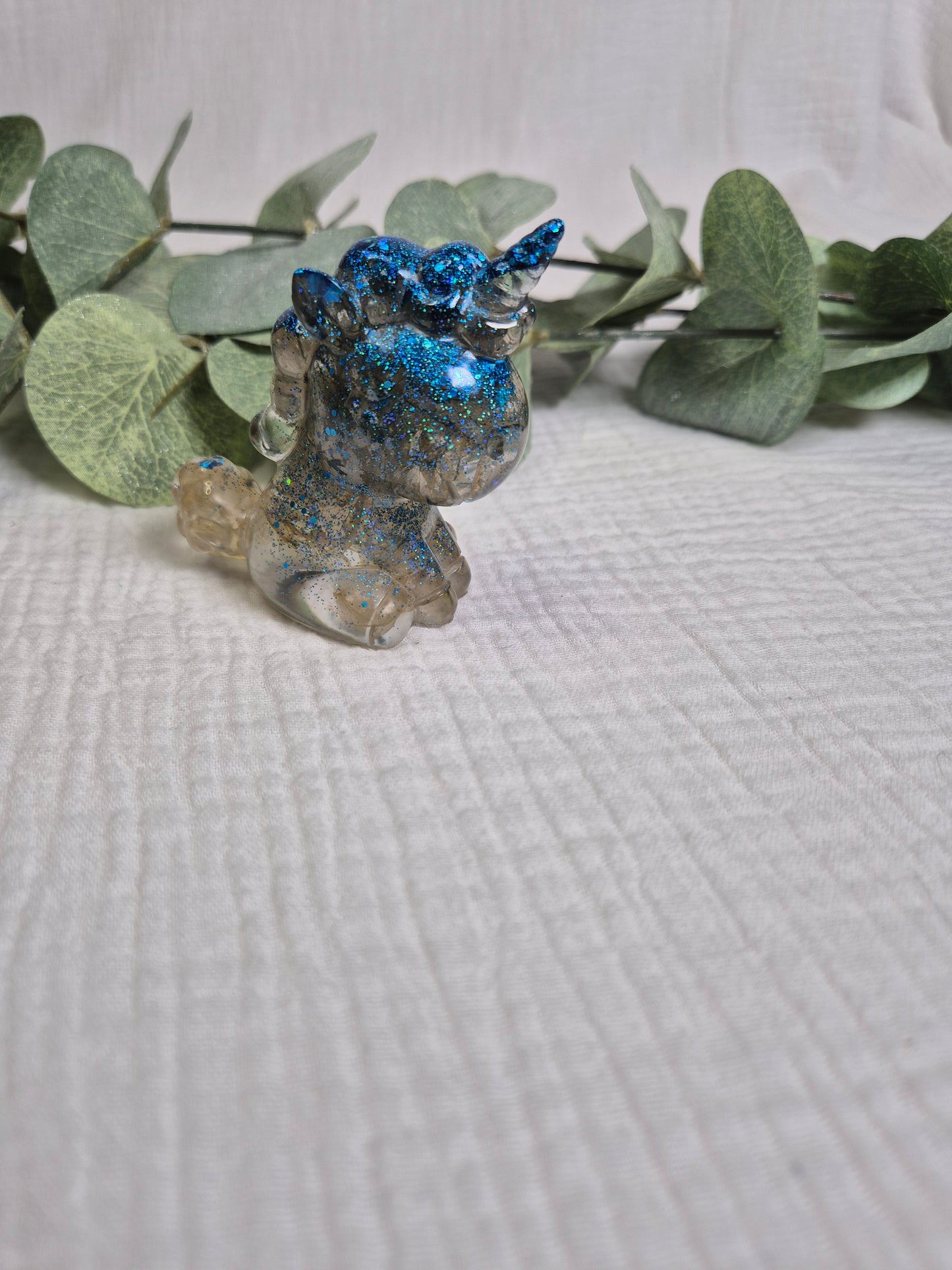Figur "Einhorn" mit getrockneten Blumen