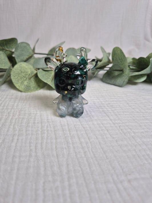Figur "Rentier" mit getrockneten Blumen