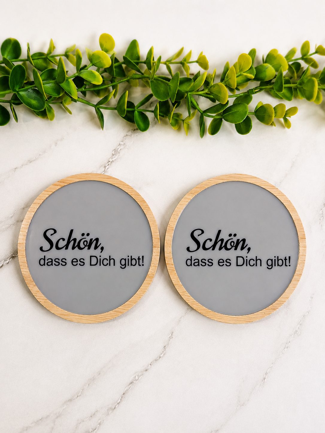 Handgefertigtes Bambus-Untersetzerset mit Epoxidharz "Schön, dass es Dich gibt!"